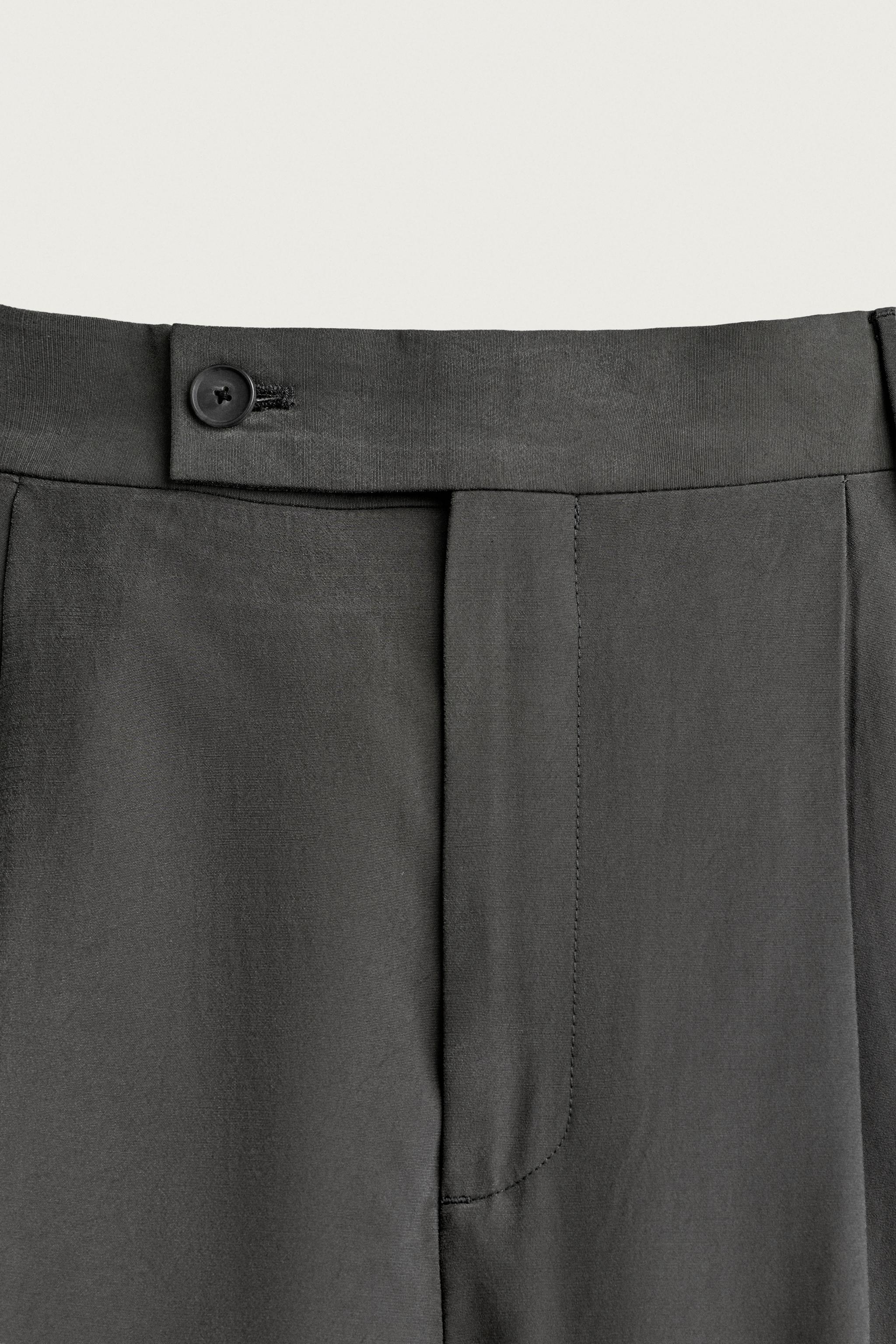 RELAXED FIT PLEATED PANTS